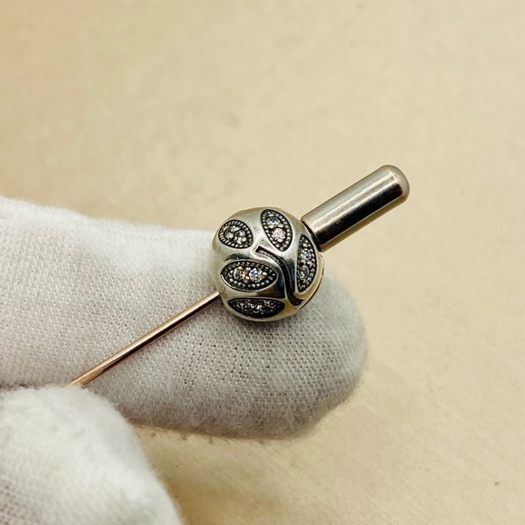 EUC Pandora 791416CZ Sterling Silver Sparkling Leaves Clip Charm w/ Clear CZ’s - Picture 3 of 12
